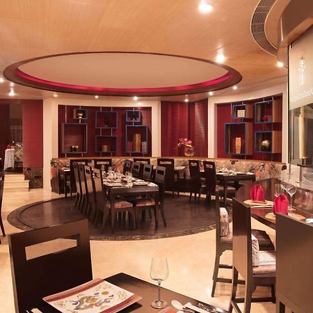 Radisson Blu Mbd Hotel Noida Esterno foto