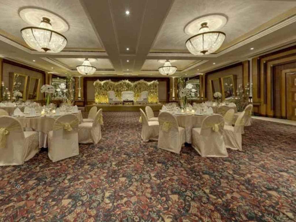 Radisson Blu Mbd Hotel Noida Esterno foto